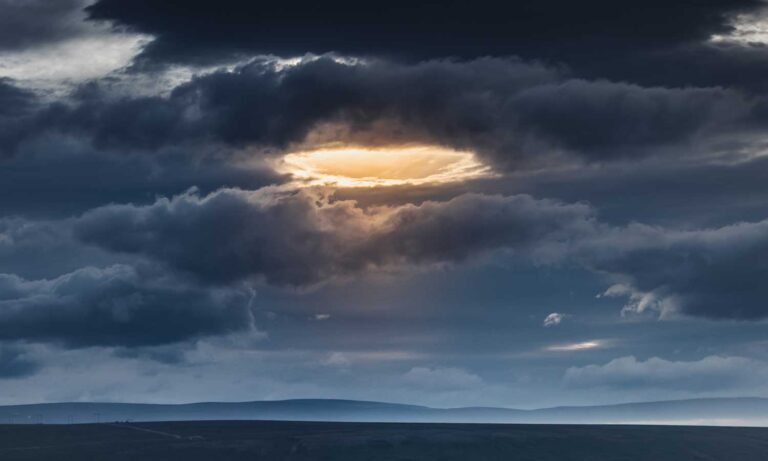 Professor de Stanford afirma que seres extraterrestres vivem entre nós | Mundo & História