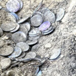 Tesouro enterrado com moedas romanas raras é encontrado na Itália | Mundo & História