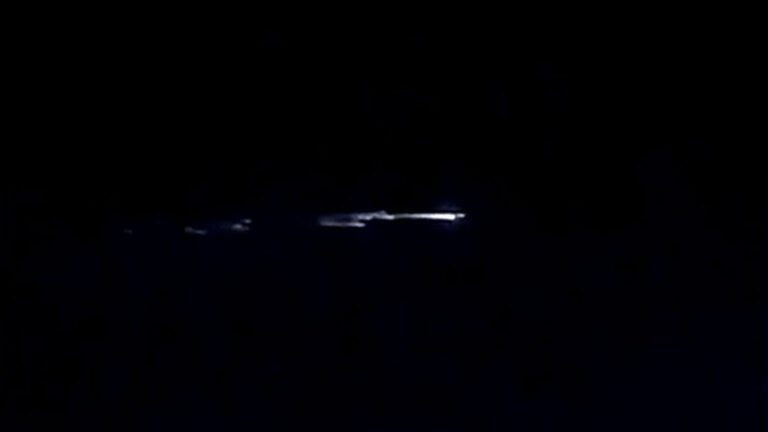 Lixo espacial provoca clarões no céu em cidades do nordeste | Mundo & História