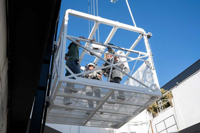Astronautas da NASA testam elevador da SpaceX que será usado na Lua | Mundo & História