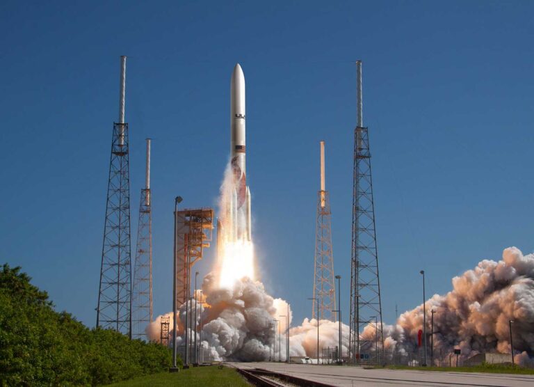 Foguete Vulcan decola em direção à Lua levando a sonda Peregrine | Mundo & História