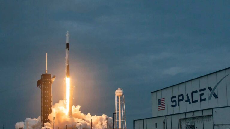 Grupo de astronautas europeus chega à Estação Espacial Internacional | Mundo & História