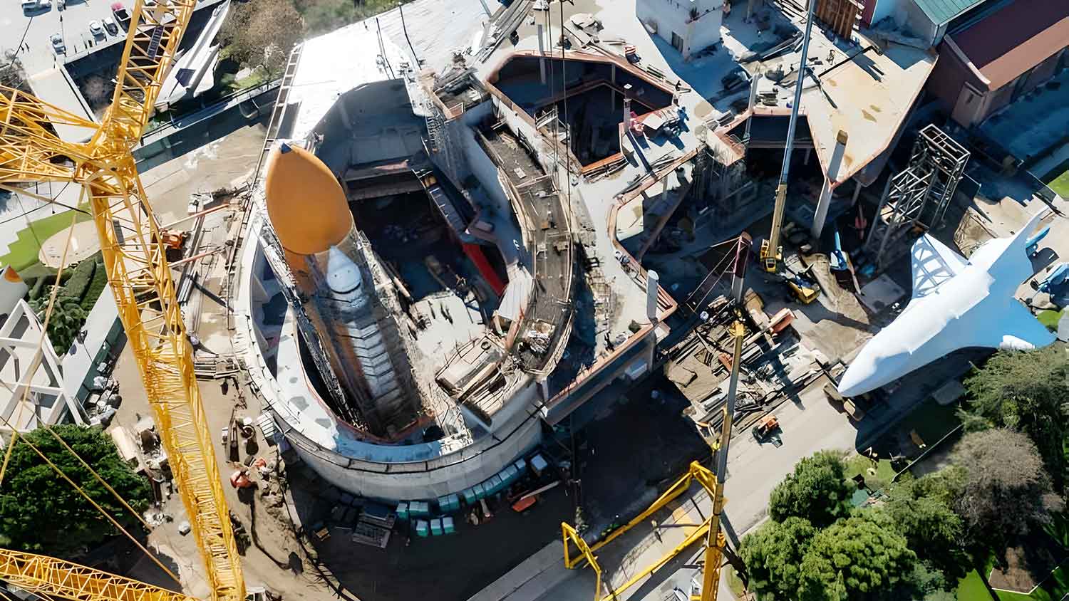 Ônibus Espacial Endeavour será montado em posição de lançamento para exposição | Mundo & História