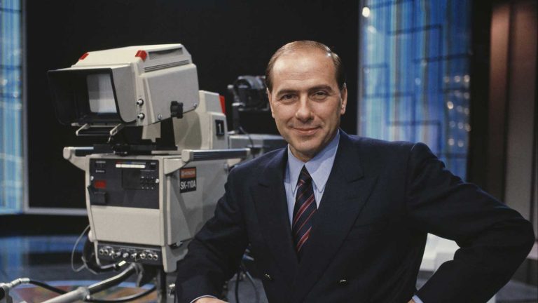 Netflix lançará série sobre início da carreira de Berlusconi | Mundo & História