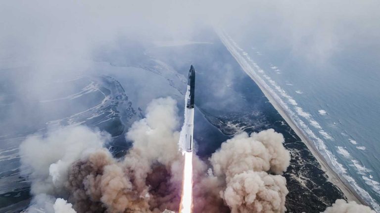 SpaceX lança Starship ao espaço, mas nave se perde na volta | Mundo & História