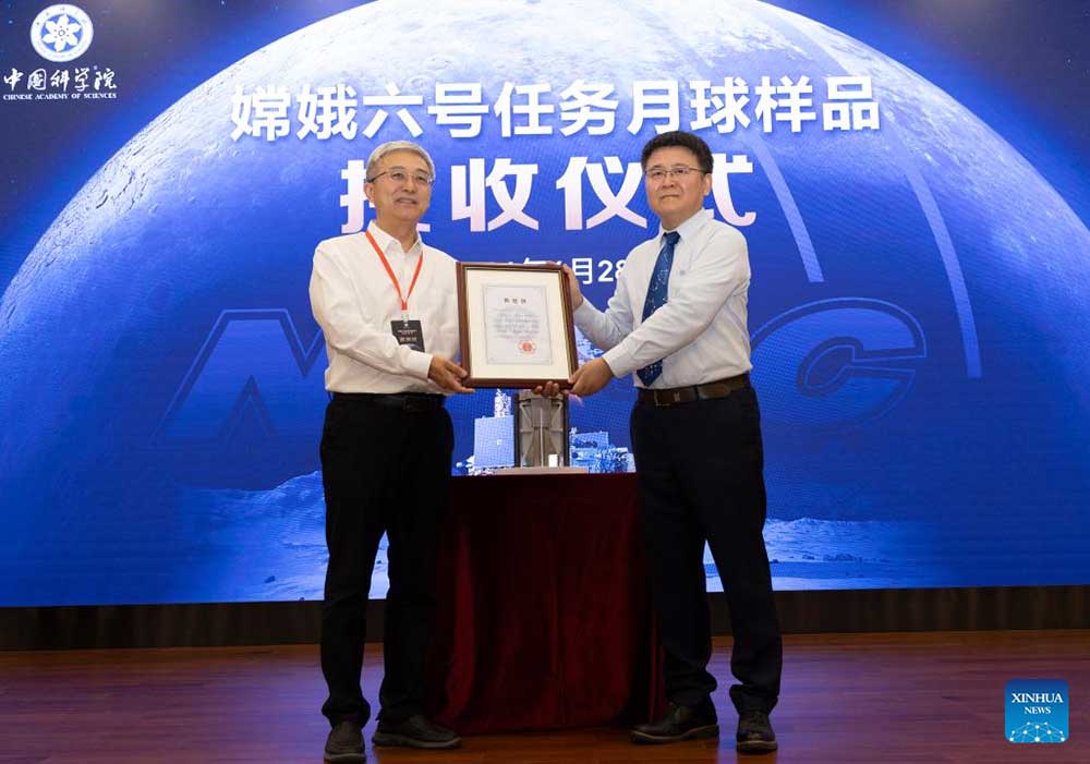 China abre cápsula com amostras do lado oculto da Lua | Mundo & História