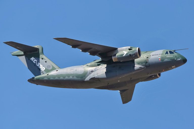 Maior avião cargueiro do mundo combate incêndios no Pantanal | Mundo & História